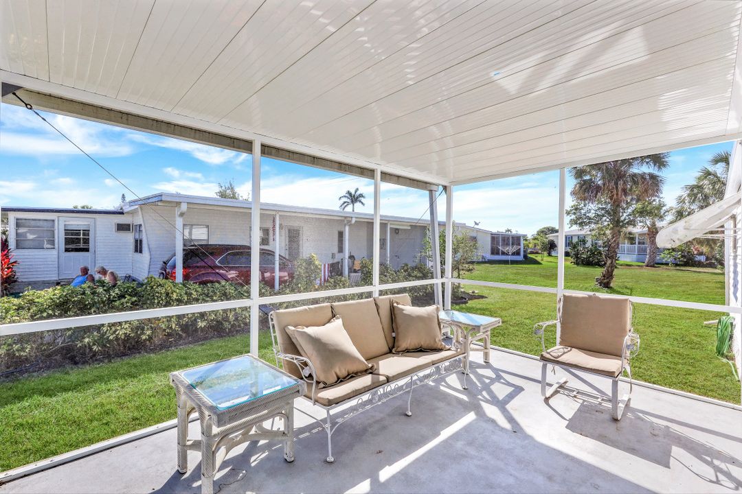 21 Lemans Dr, Naples, FL 34112