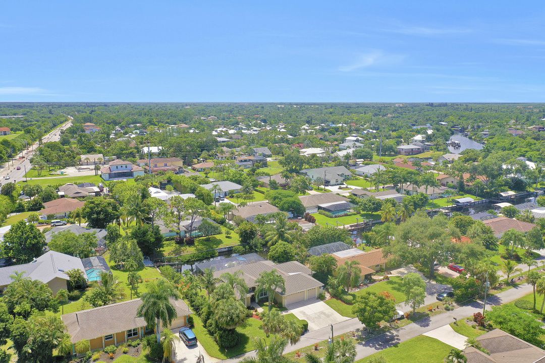 27031 Homewood Dr, Bonita Springs, FL 34135