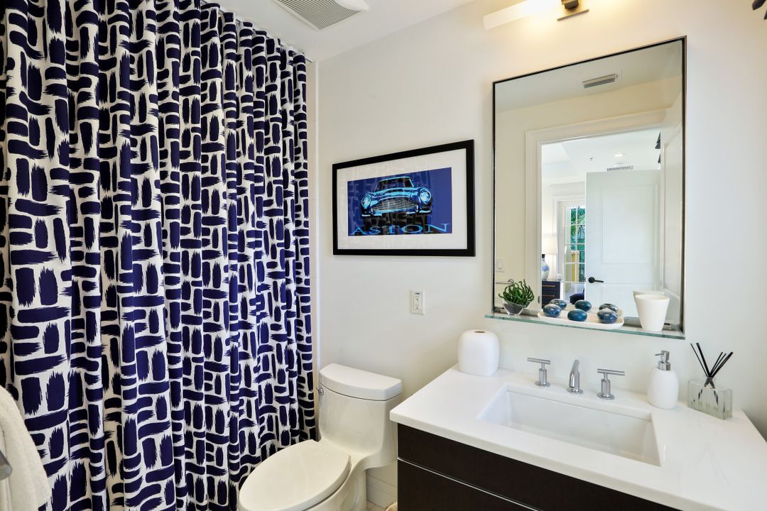 270 5th Ave S #H-2, Naples, FL 34102