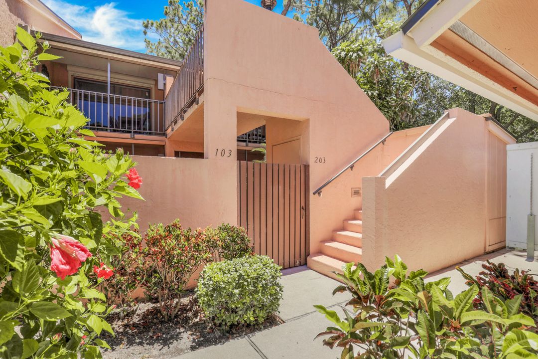 15330 Cedarwood Ln, Naples, FL 34110