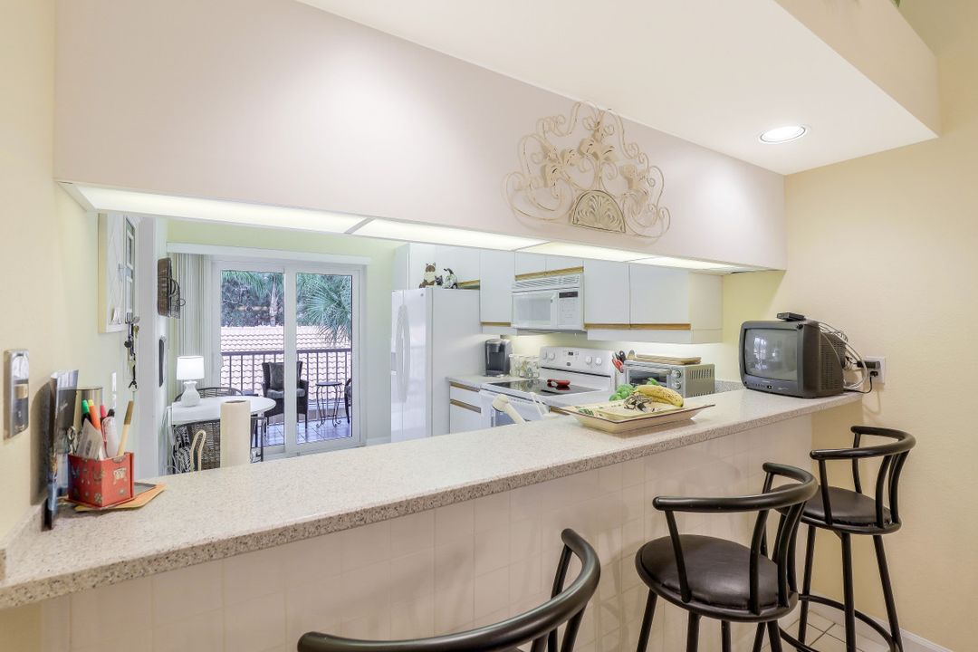 2305 Hidden Lake Dr #4, Naples, FL 34112