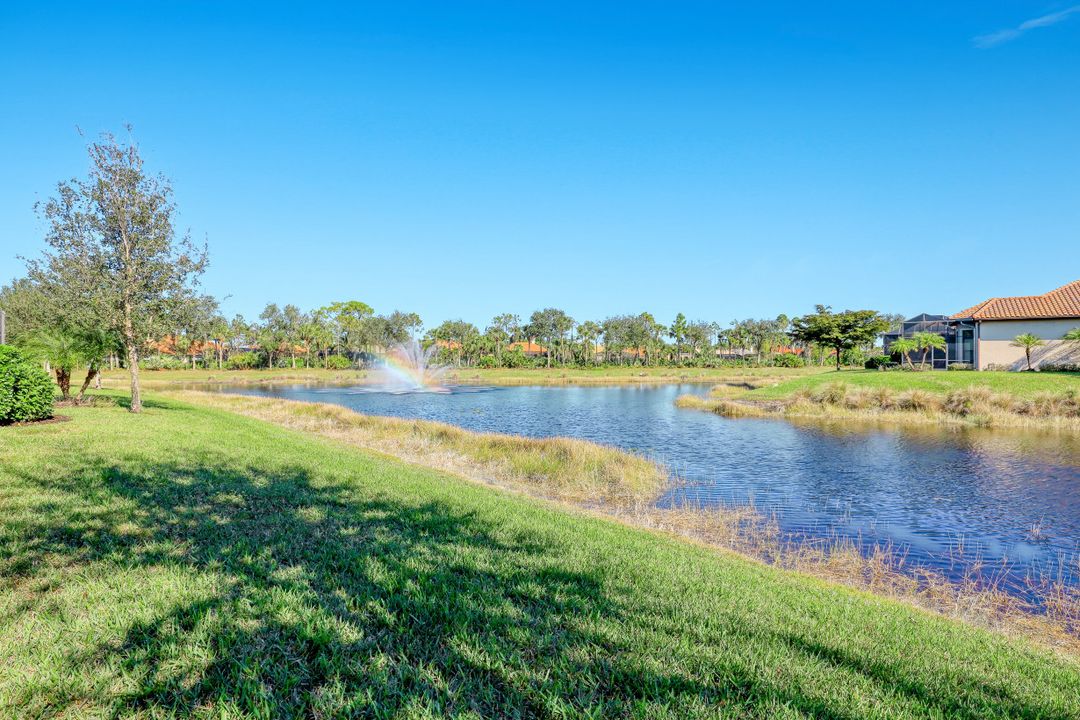 7247 Lantana Cir, Naples, FL 34119
