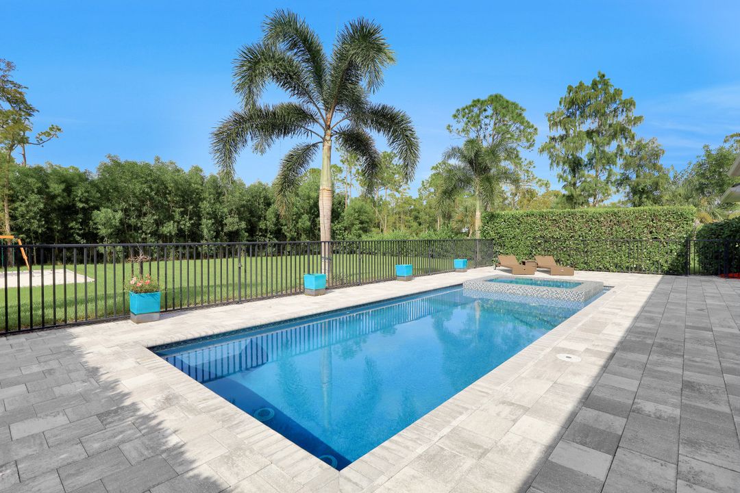 5931 Spanish Oaks Ln, Naples, FL 34119