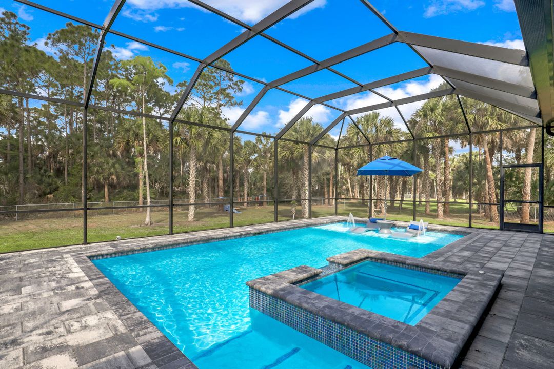 481 7th St NW, Naples, FL 34120