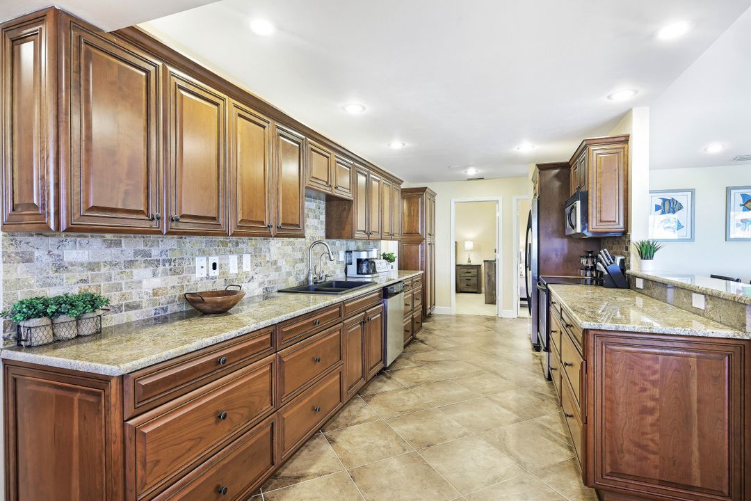 1427 SW 53rd Ln, Cape Coral, FL 33914