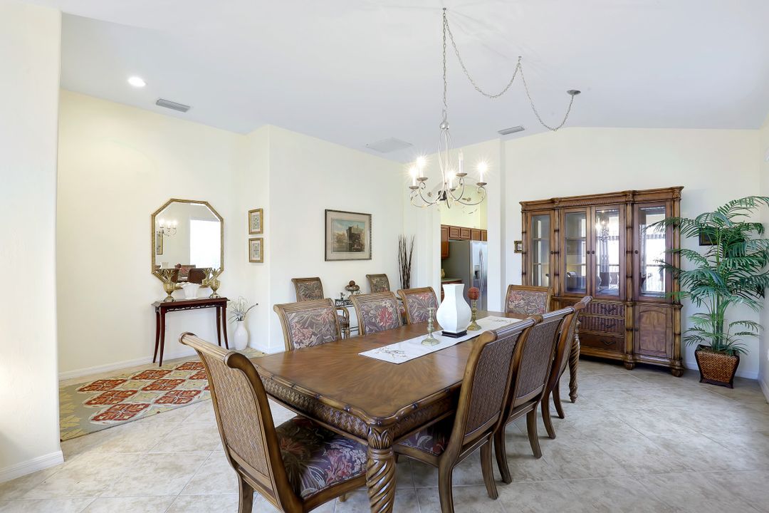 2668 Bellingham Ct, Cape Coral, FL 33991