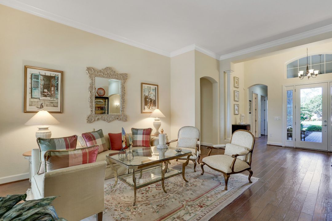 9755 Nickel Ridge Cir, Naples, FL 34120