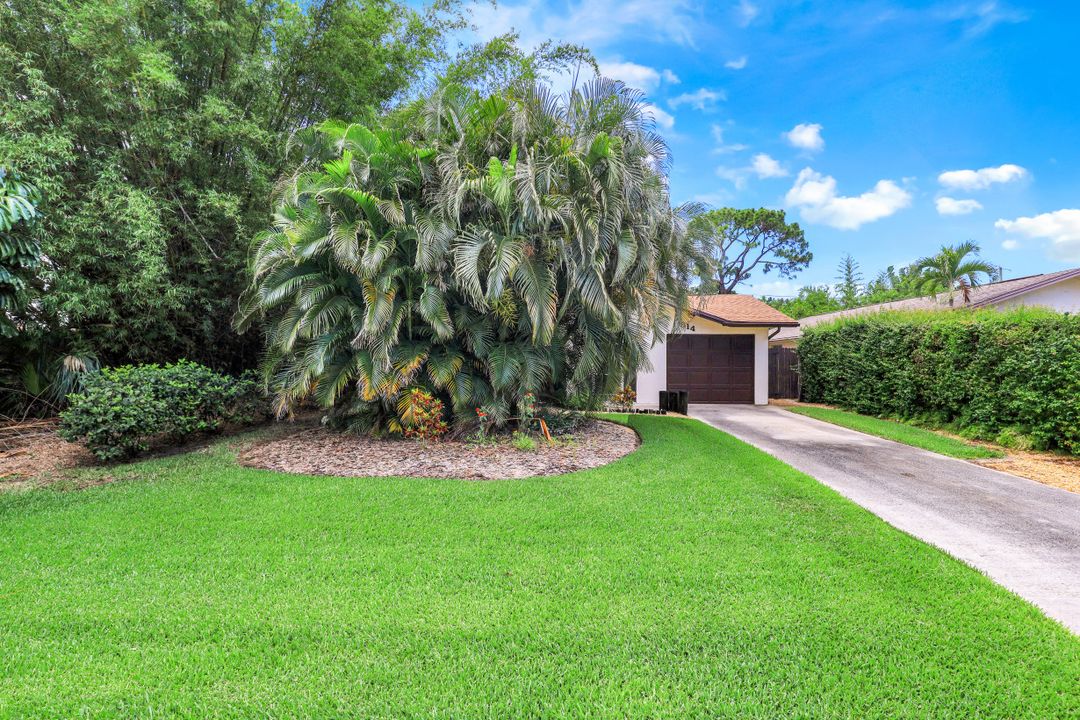 814 93rd Ave N, Naples, FL 34108