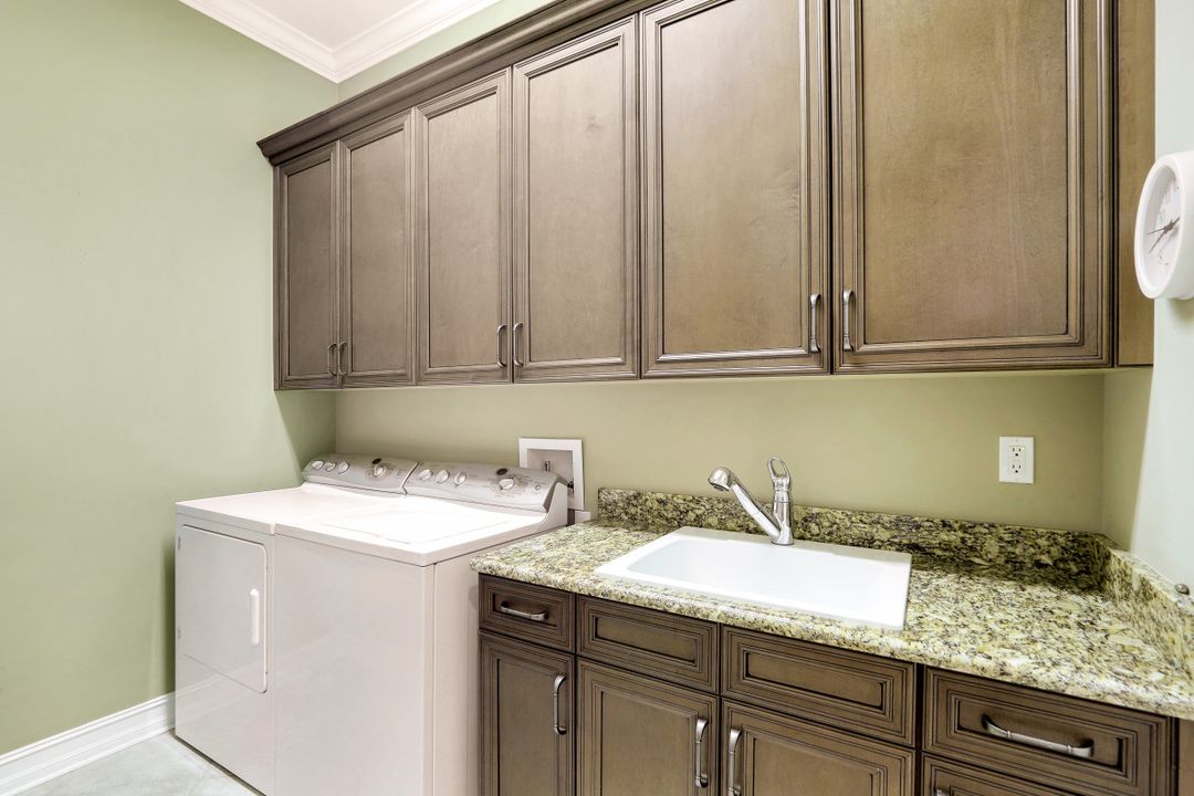 7413 Byrons Way, Naples, FL 34113