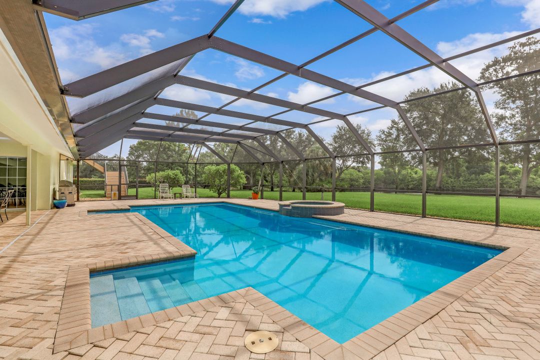 762 Hickory Rd, Naples, FL 34108