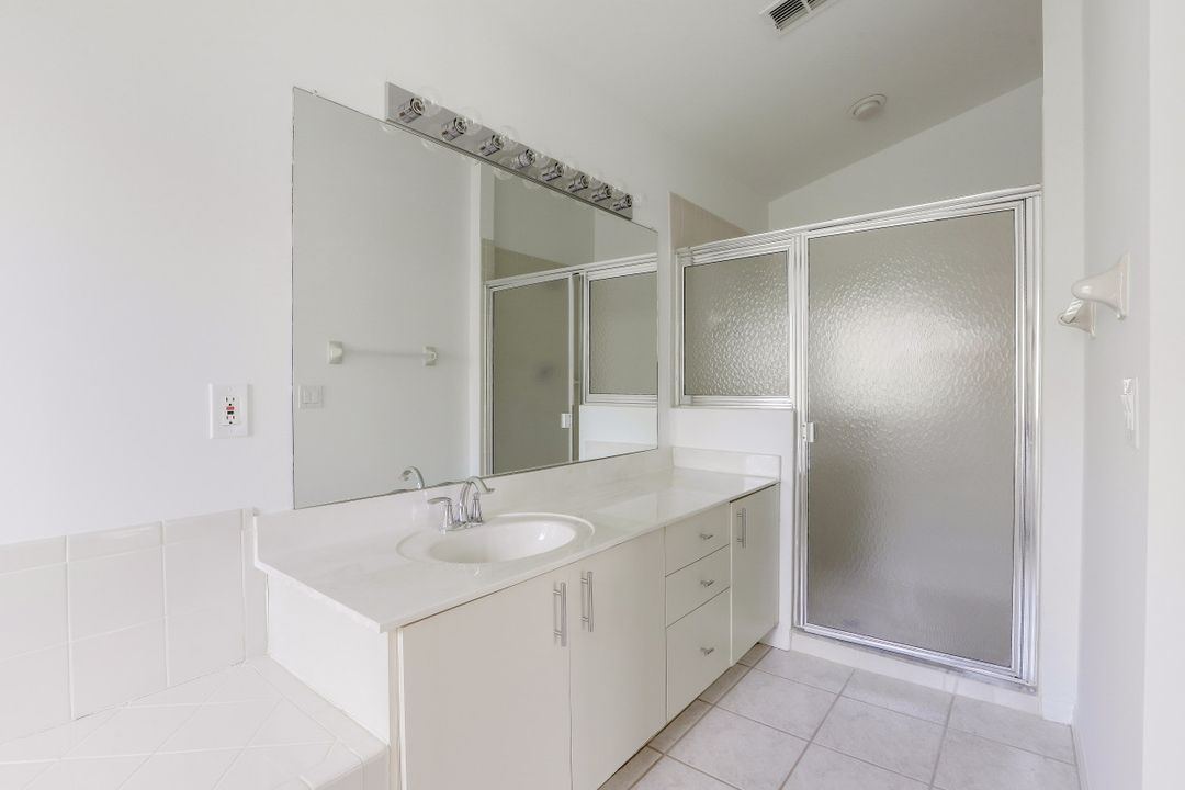 14832 Paradigm Ct, Fort Myers, FL 33919