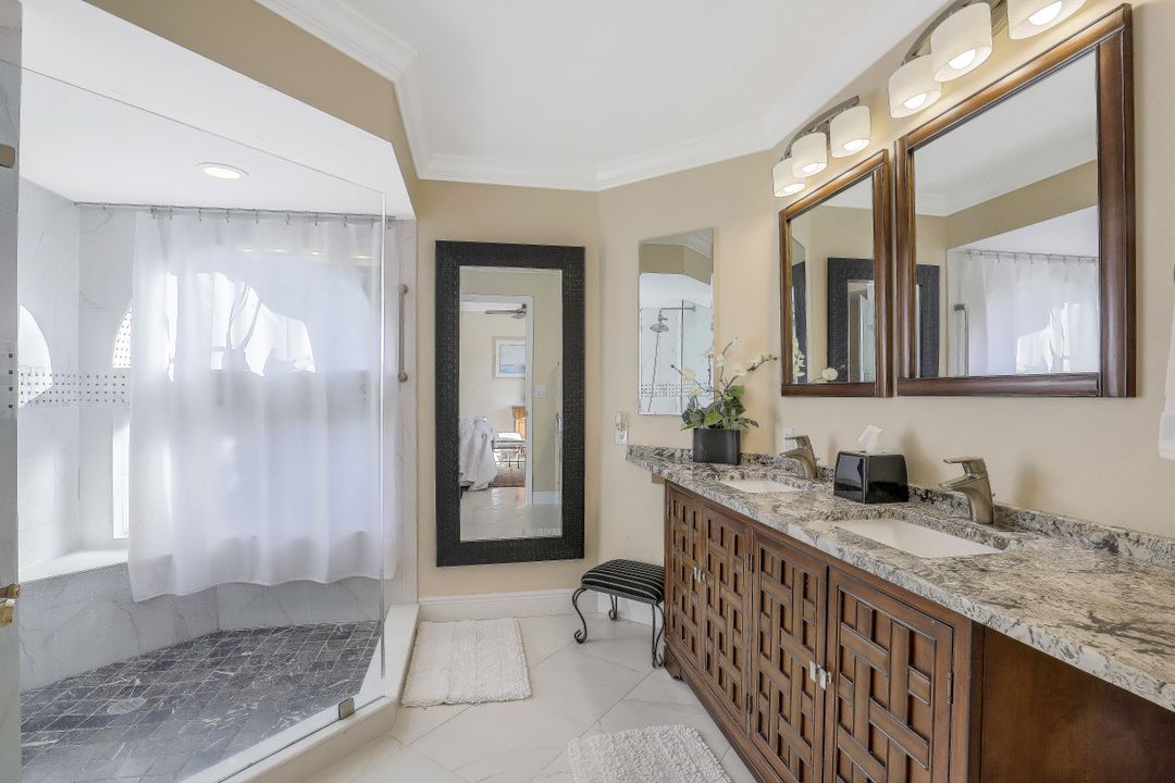 571 Beachwalk Cir #101, Naples, FL 34108