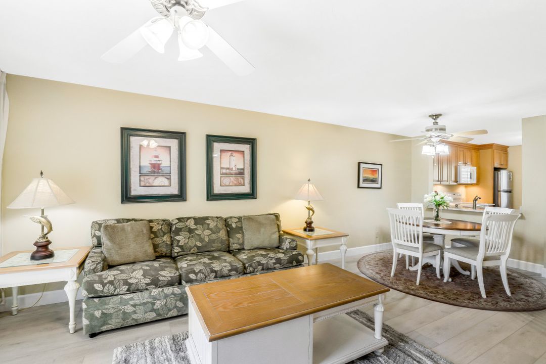 228 Fox Glen Dr APT 3202, Naples, FL 34104