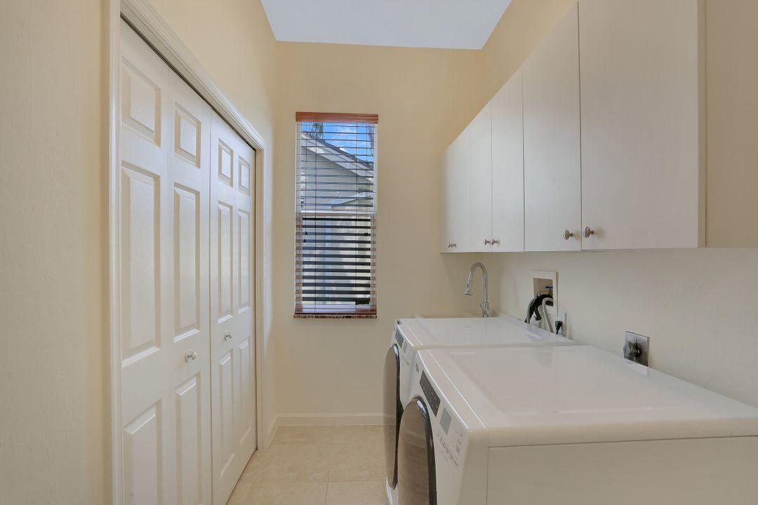 6615 Chestnut Cir, Naples, FL 34109
