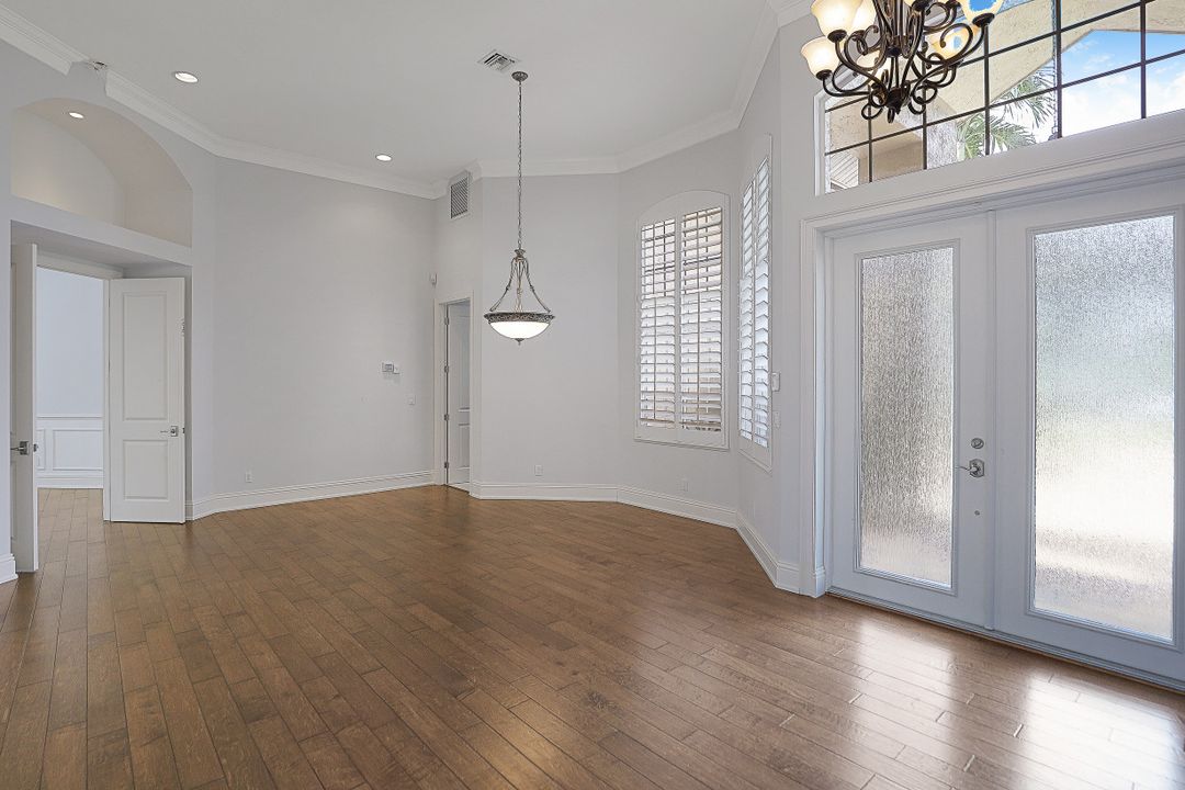 1905 Fairfax Cir, Naples, FL 34109