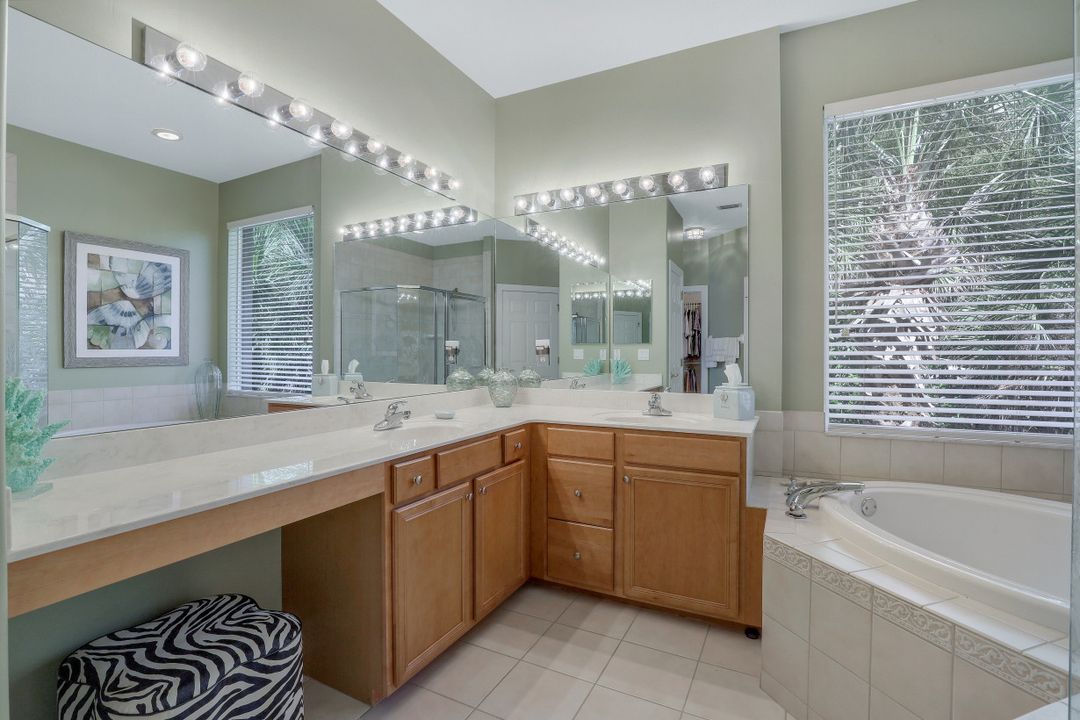 4810 Shinnecock Hills Ct, Naples, FL 34112