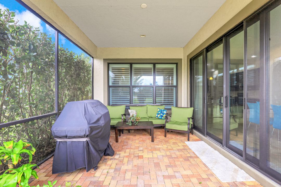 9256 Woodhurst Dr, Naples, FL 34120