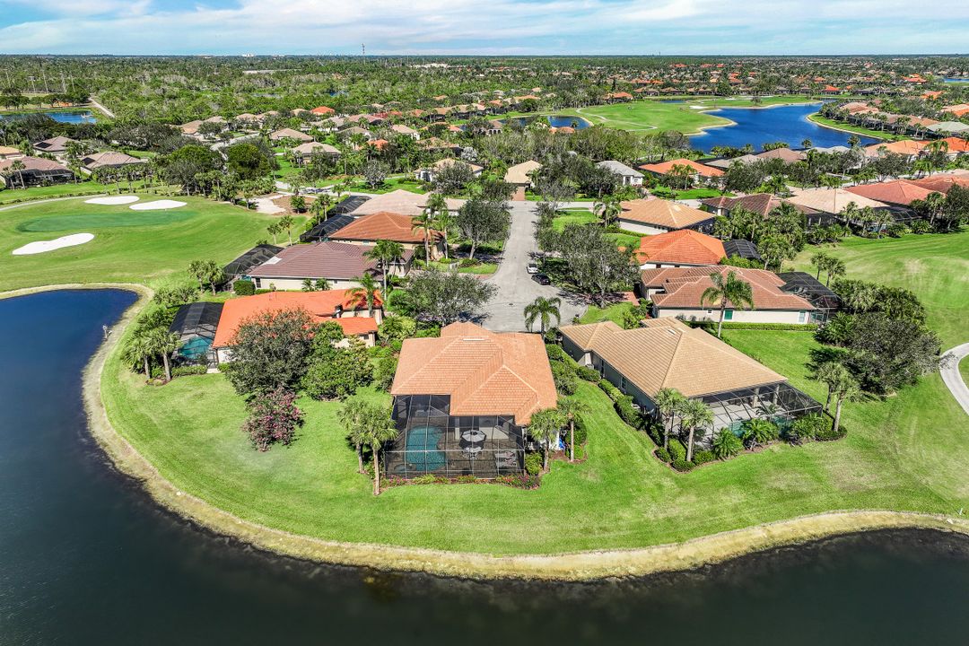 8979 Morgan Ct, Naples, FL 34113