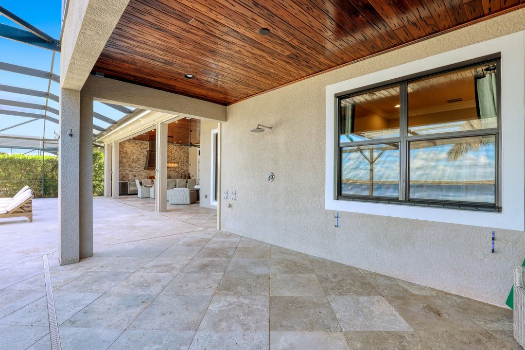 9067 Breakwater Dr, Naples, FL 34120