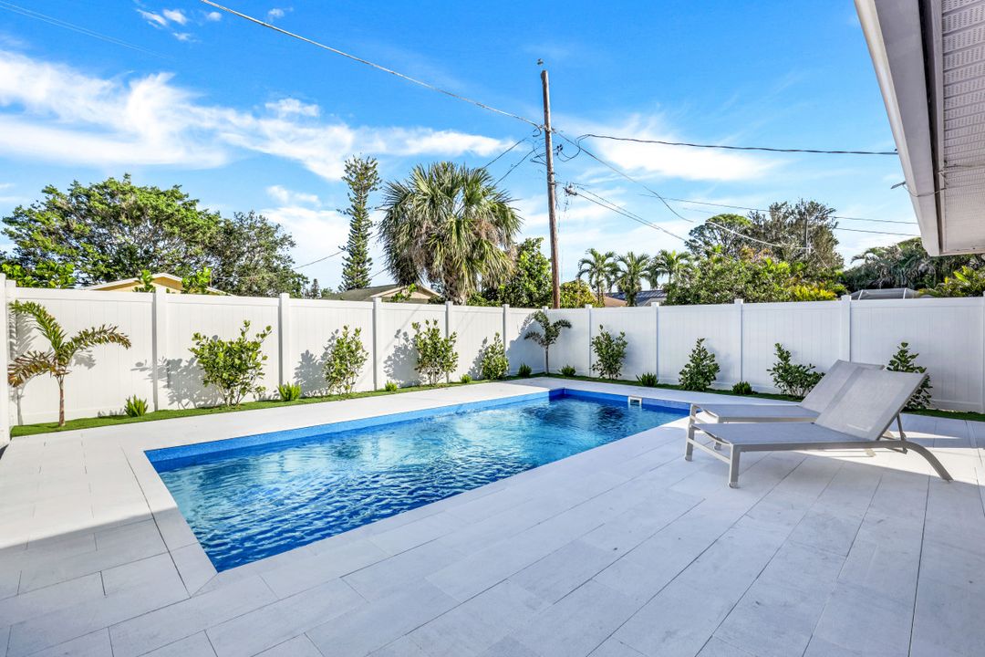 703 92nd Ave N, Naples, FL 34108