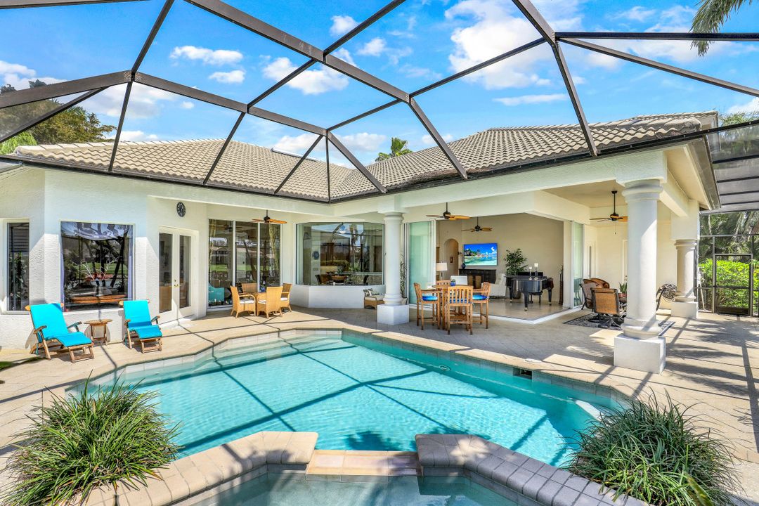 5958 Amberwood Dr, Naples, FL 34110