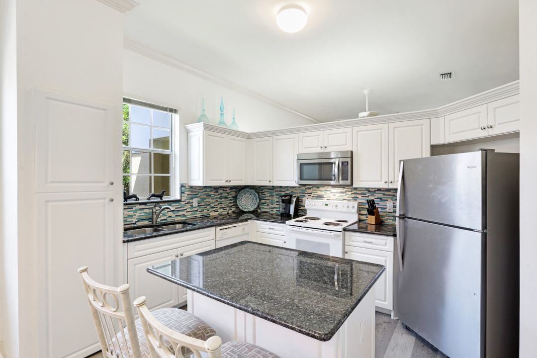 600 Lambiance Cir, Naples, FL 34108