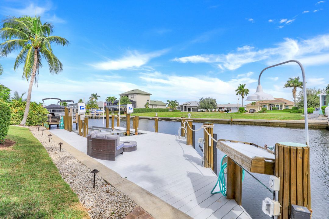 231 Seahorse Ct, Marco Island, FL 34145