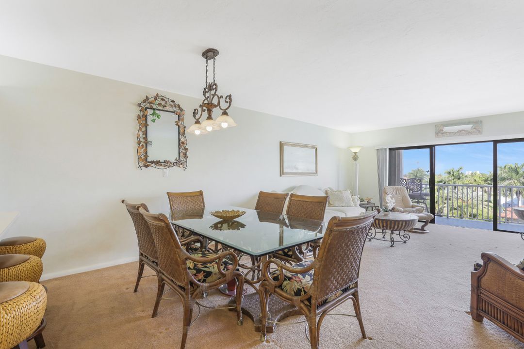 60 W Pelican St #504, Naples, FL 34113