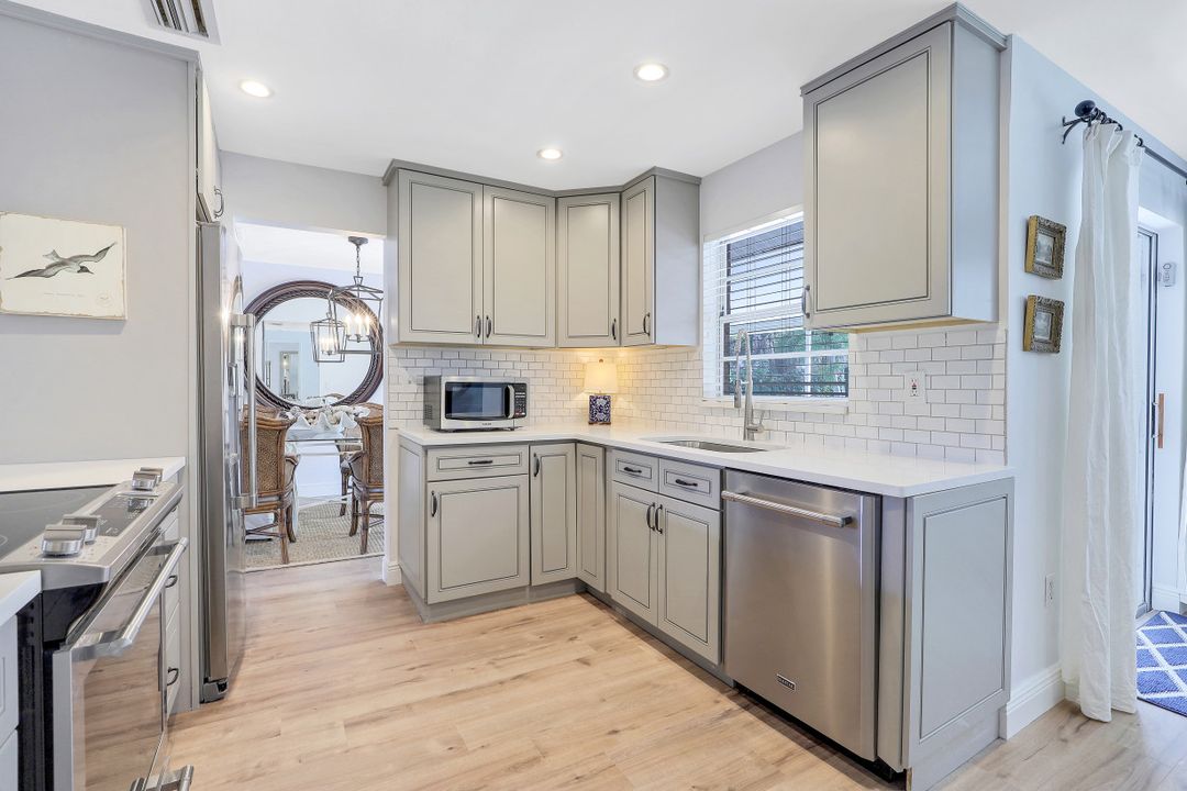 580 105th Ave N, Naples, FL 34108