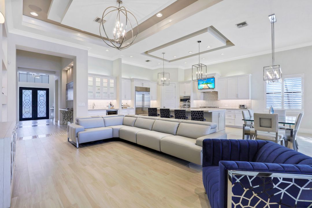 16361 Corsica Way, Naples, FL 34110