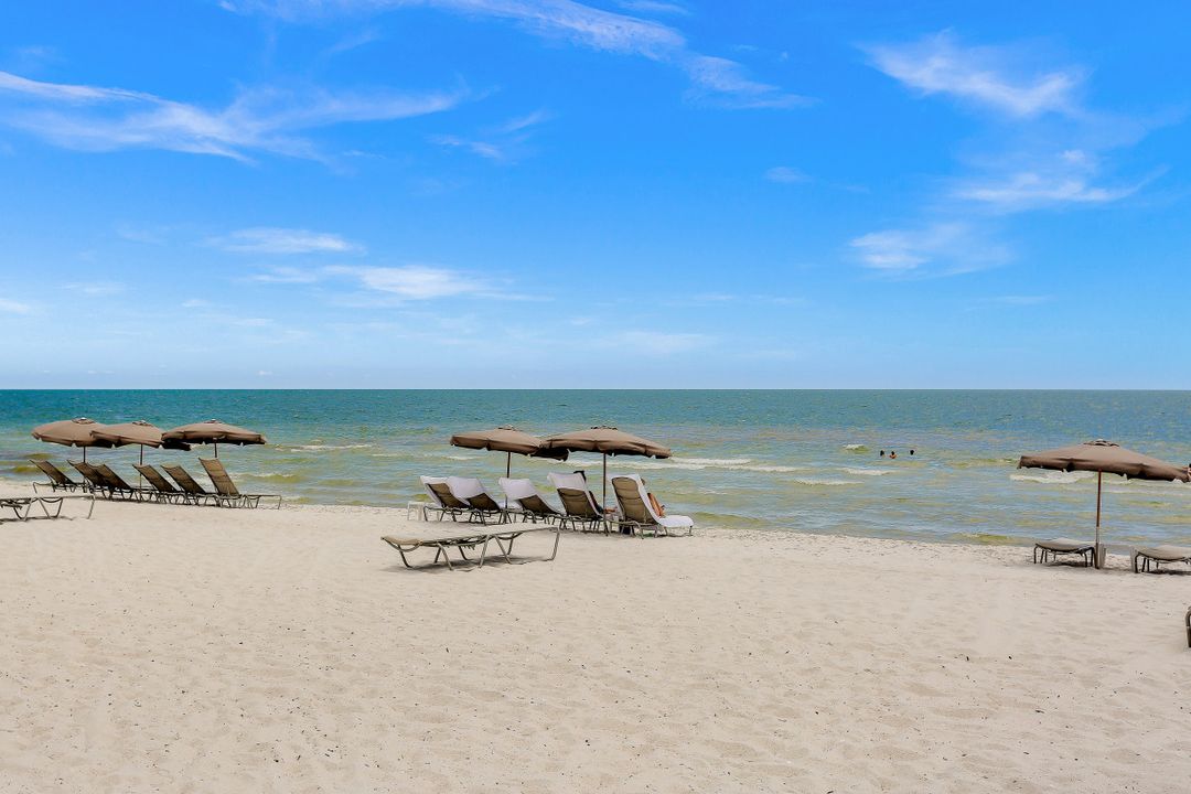 11125 Gulf Shore Dr #701, Naples, FL 34108