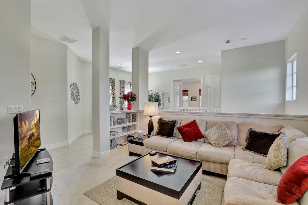 7838 Hawthorne Dr #1803, Naples, FL 34113