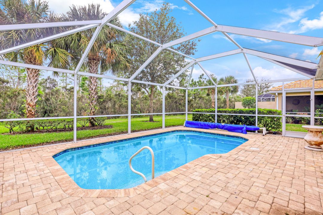 8458 Karina Ct, Naples, FL 34114