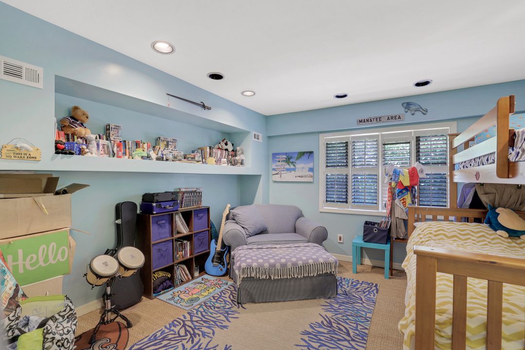 376 Leatherfern Ln, Marco Island, FL 34145