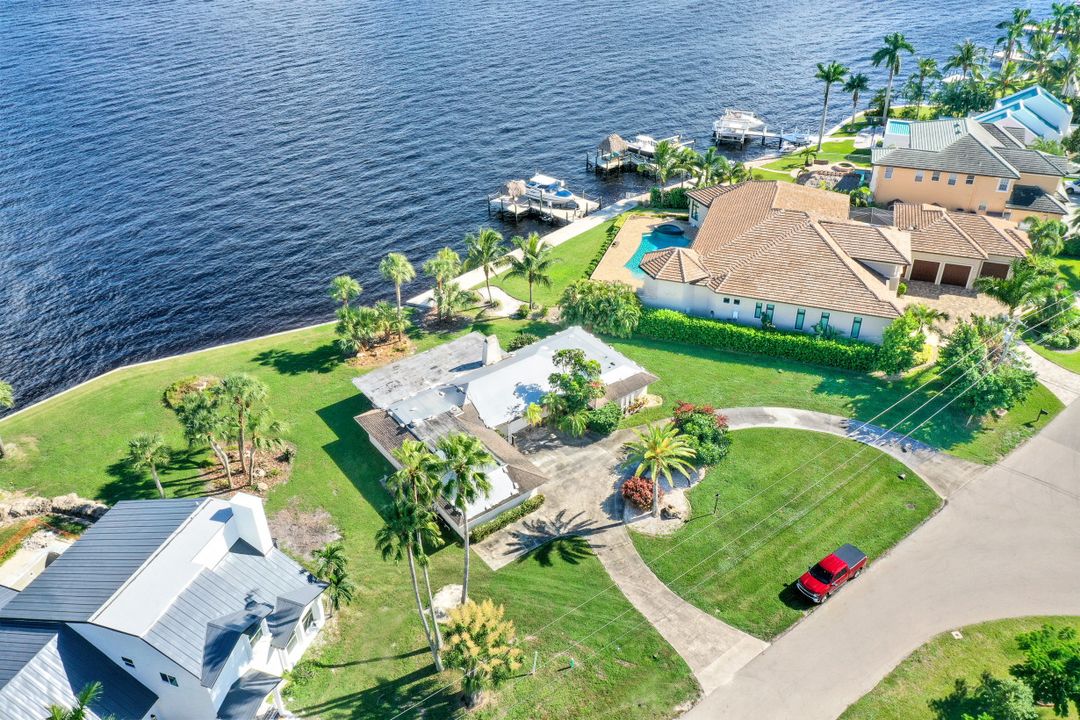 5271 Nautilus Dr, Cape Coral, FL 33904