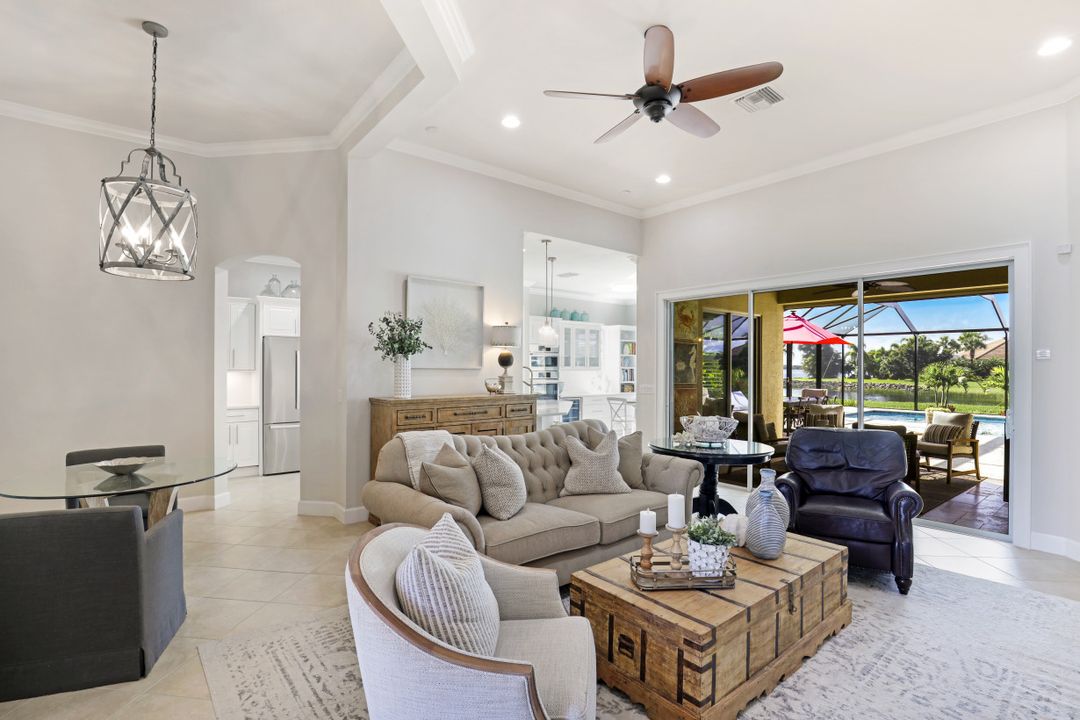 9423 Quarry Dr, Naples, FL 34120