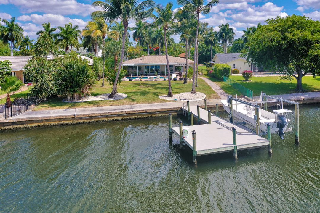 256 Bayshore Dr, Cape Coral, FL 33904