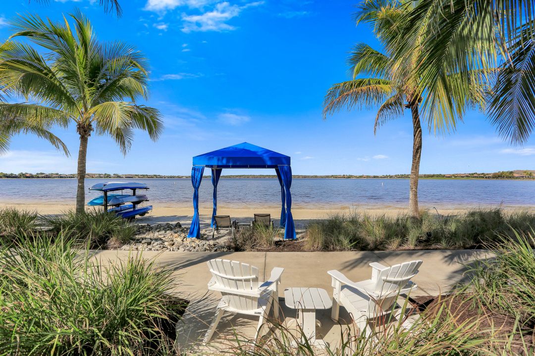 8806 Spinner Cove Ln, Naples, FL 34120