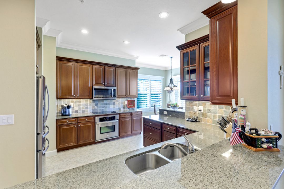 9220 Quartz Ln #201, Naples, FL 34120