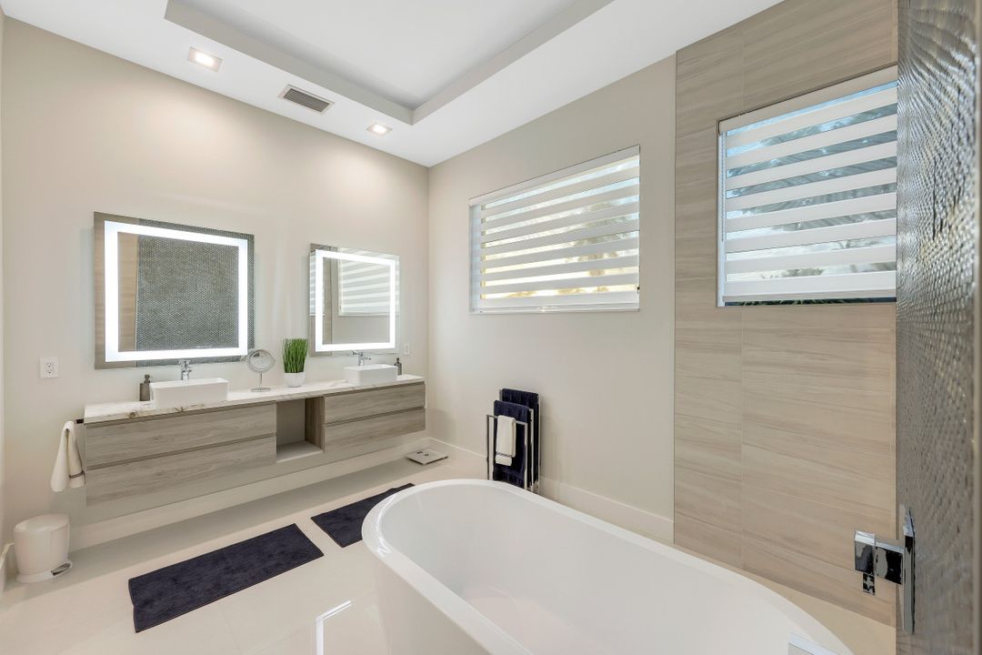 5232 Seminole Ct, Cape Coral, FL 33904