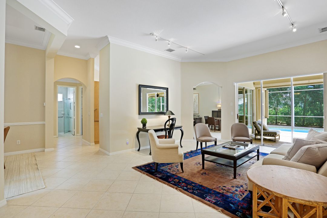 20490 Foxworth Cir, Estero, FL 33928