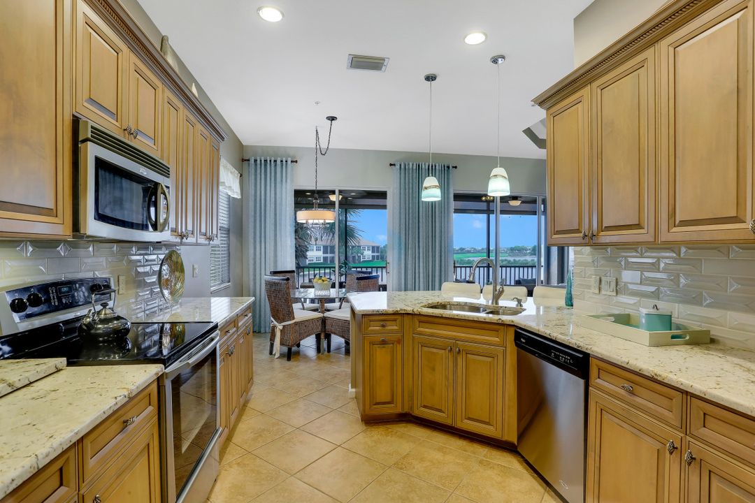 8763 Coastline Ct #201, Naples, FL 34120