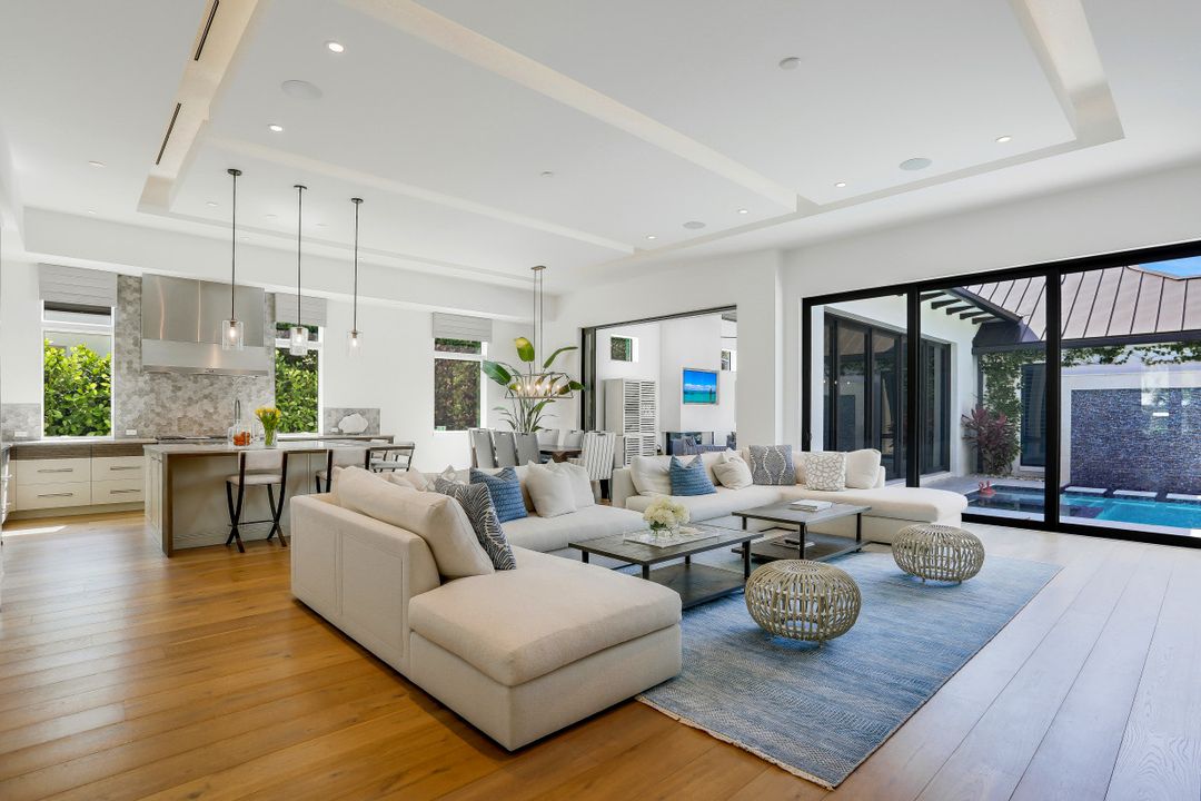 500 First Ave N, Naples, FL 34102
