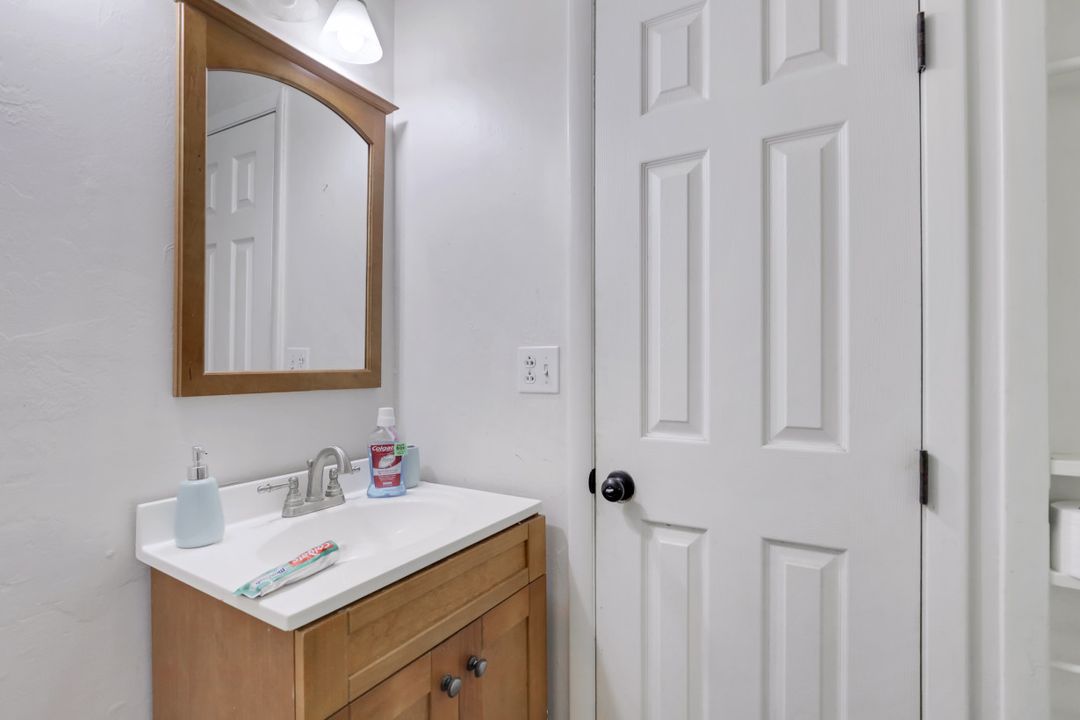 431 12th Ave NW, Naples, FL 34120