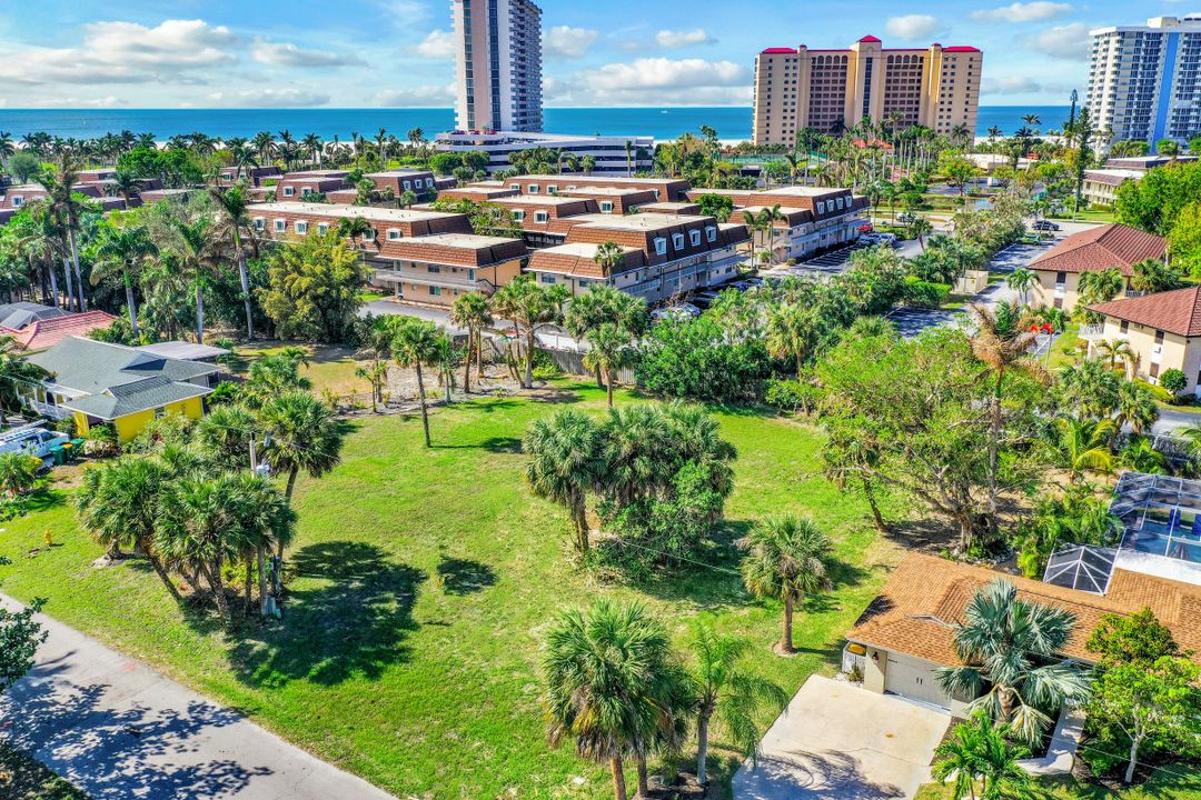 122 Greenbrier St, Marco Island, FL 34145