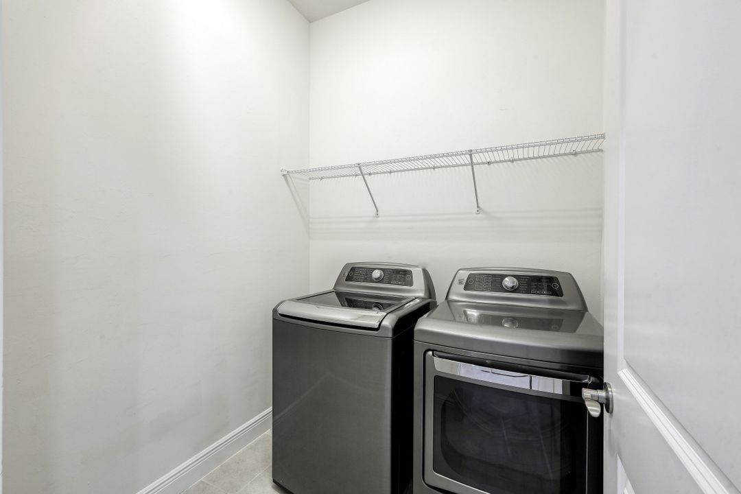 3271 Pilot Cir, Naples, FL 34120