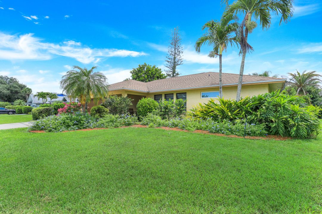 2326 Kings Lake Blvd, Naples, FL 34112