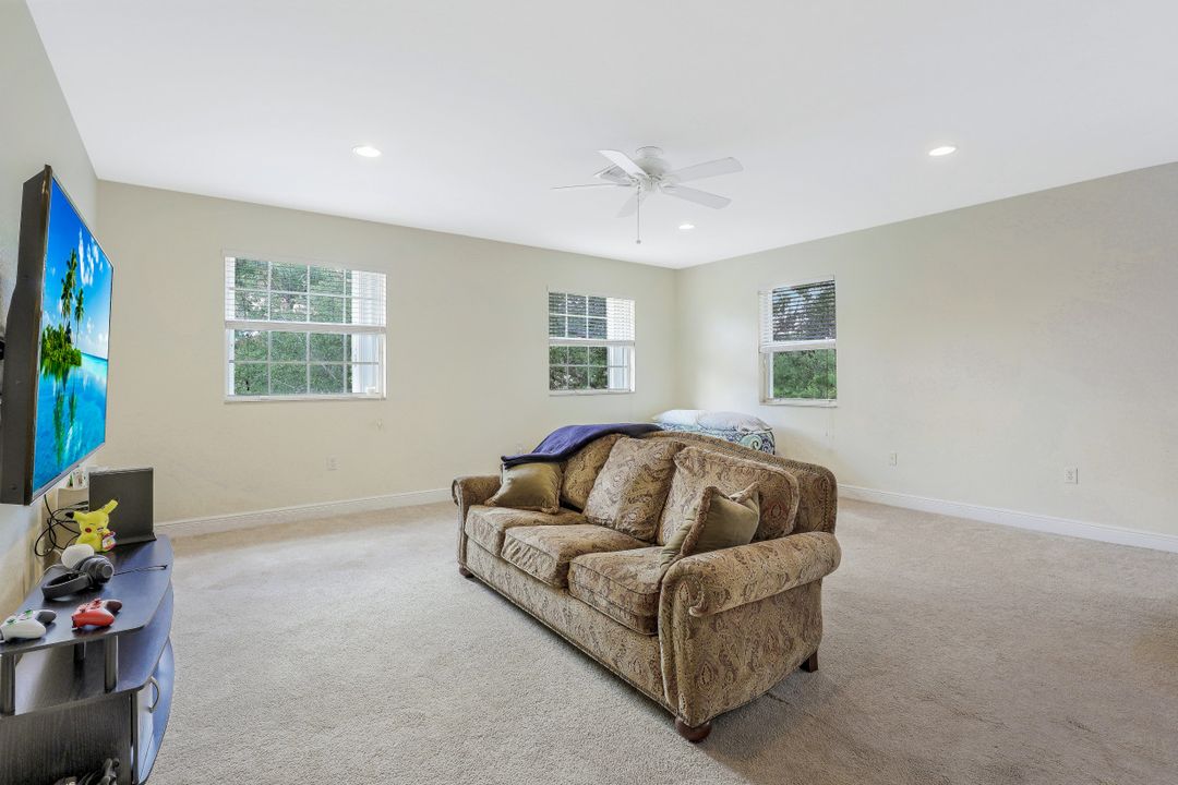 1717 Birdie Dr, Naples, FL 34120