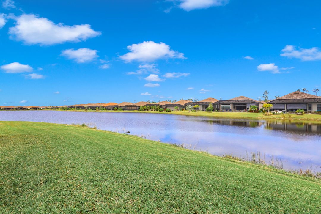 9441 Benvenuto Ct #101, Naples, FL 34119