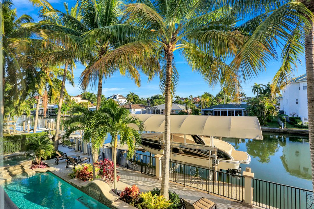 172 Seabreeze Ave, Naples, FL 34108